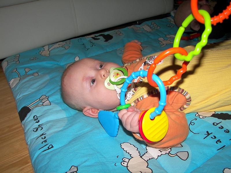 101_5791 Spielen mit Tabea.JPG - Spielen ist super